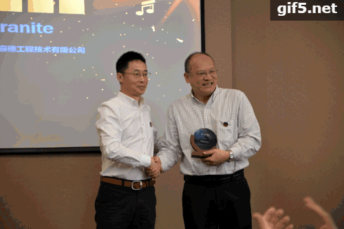 eff5c5937f5cc938c1398abdfe3b1c96.gif